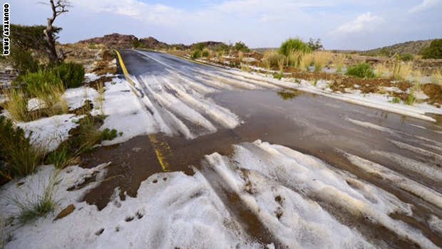 اضغط على الصورة لعرض أكبر.   الإسم:	2093_saudi%20snow1.jpg  مشاهدات:	52  الحجم:	58.2 كيلوبايت  الهوية:	831558