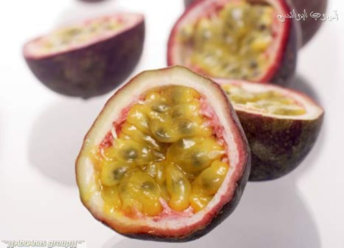 ​ Passion Fruit باشن فروت موطنها أمريكا الجنوبية والهند ونيوزيلندا ثمرتها ذات قشرة ناعمة ​